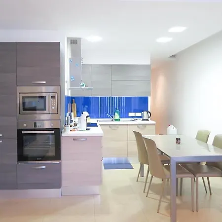 Seaside Serenity: Gem *