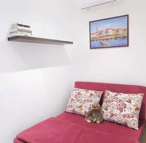 Seaside Serenity: Gem *