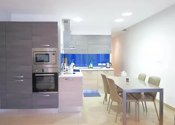 Seaside Serenity: Gem *