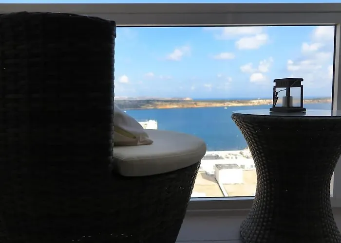 Seaside Serenity: Gem Appartement Mellieħa