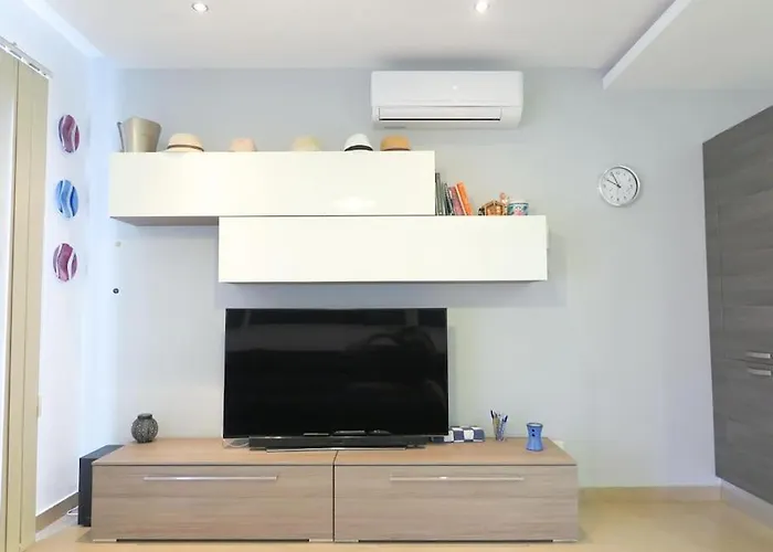Seaside Serenity: Gem Apartamento Mellieħa